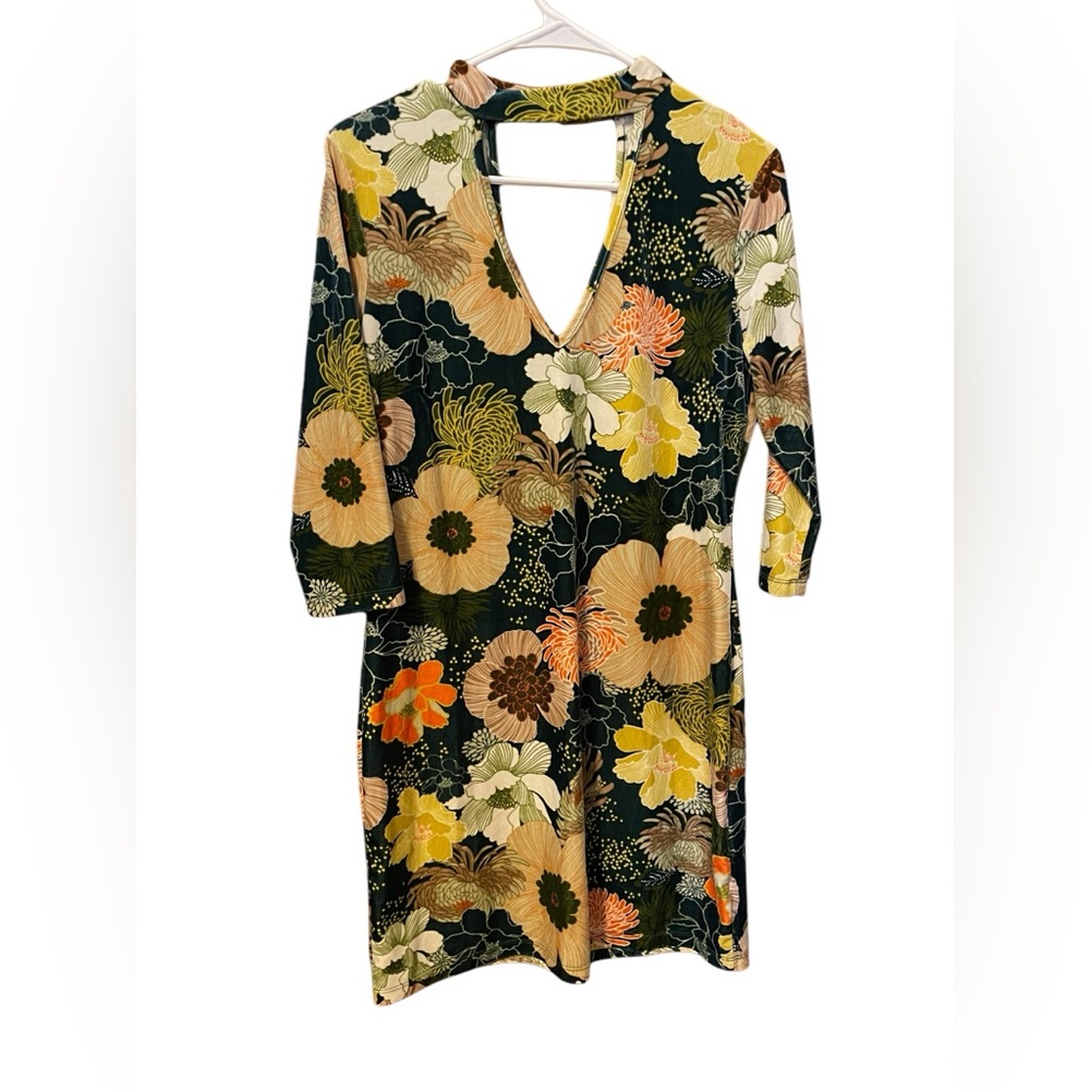 NWOT velvet floral dress with key hole front and back with 2 button closure